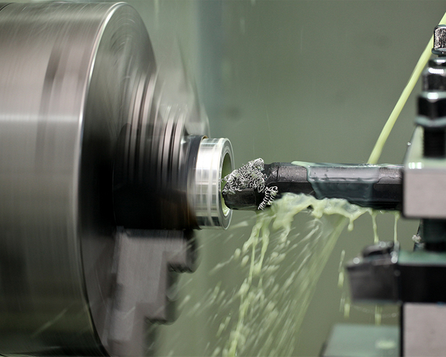lathe-turning-process