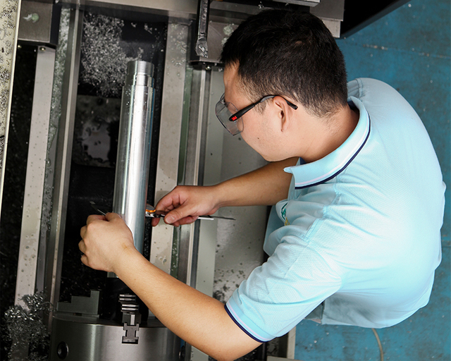 lathe-turning-process1.2